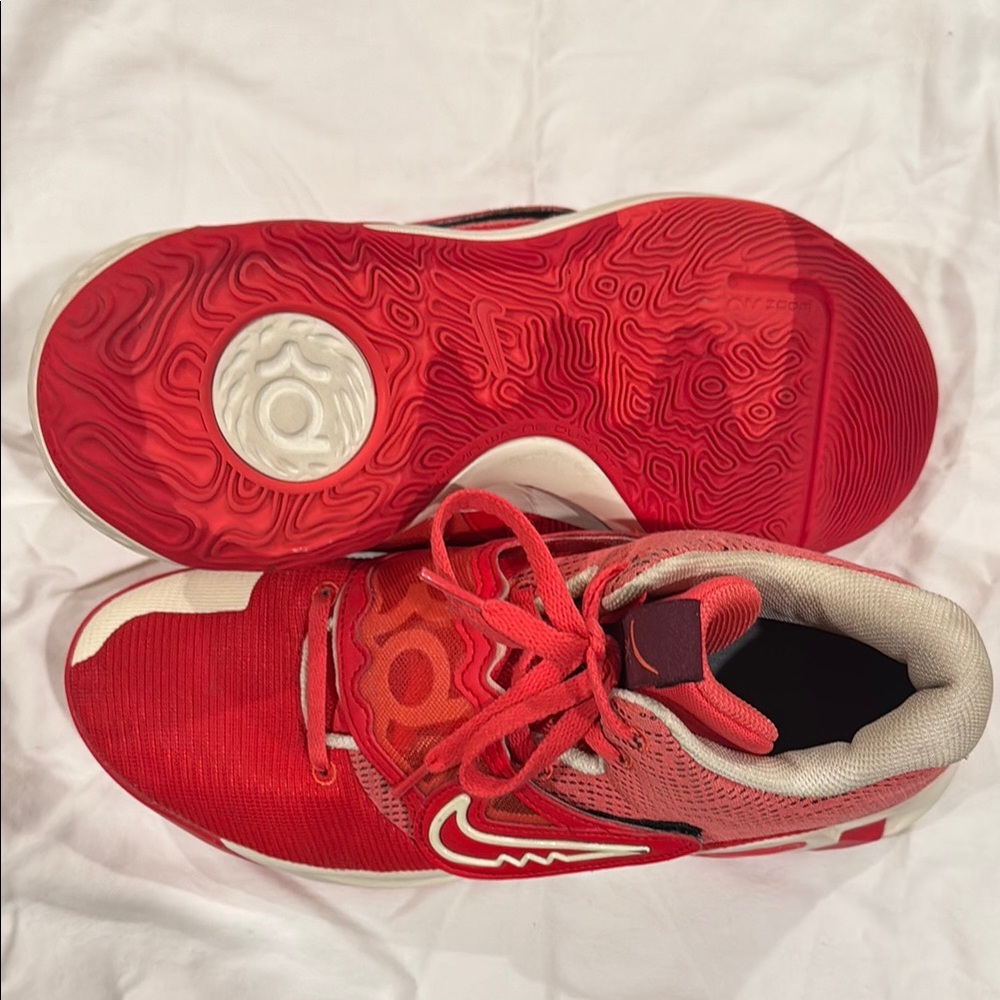 Nike KD Trey 5 X
University Red Ember Glow